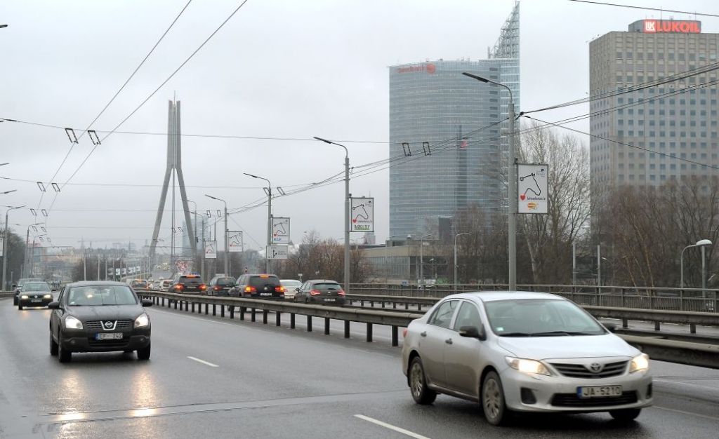 Pērn reģistrēto automašīnu skaits nedaudz atpaliek no iepriekšējā gada
