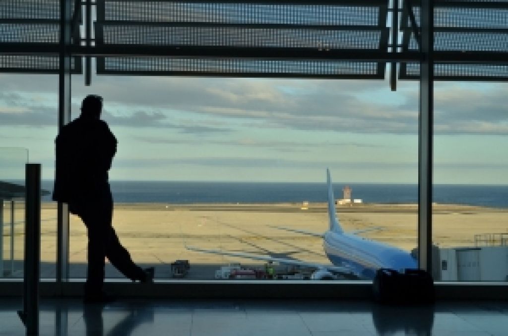 Aiztur SIA Time 2 Travel dibinātāju par ceļotgribētāju apkrāpšanu lielā apmērā
