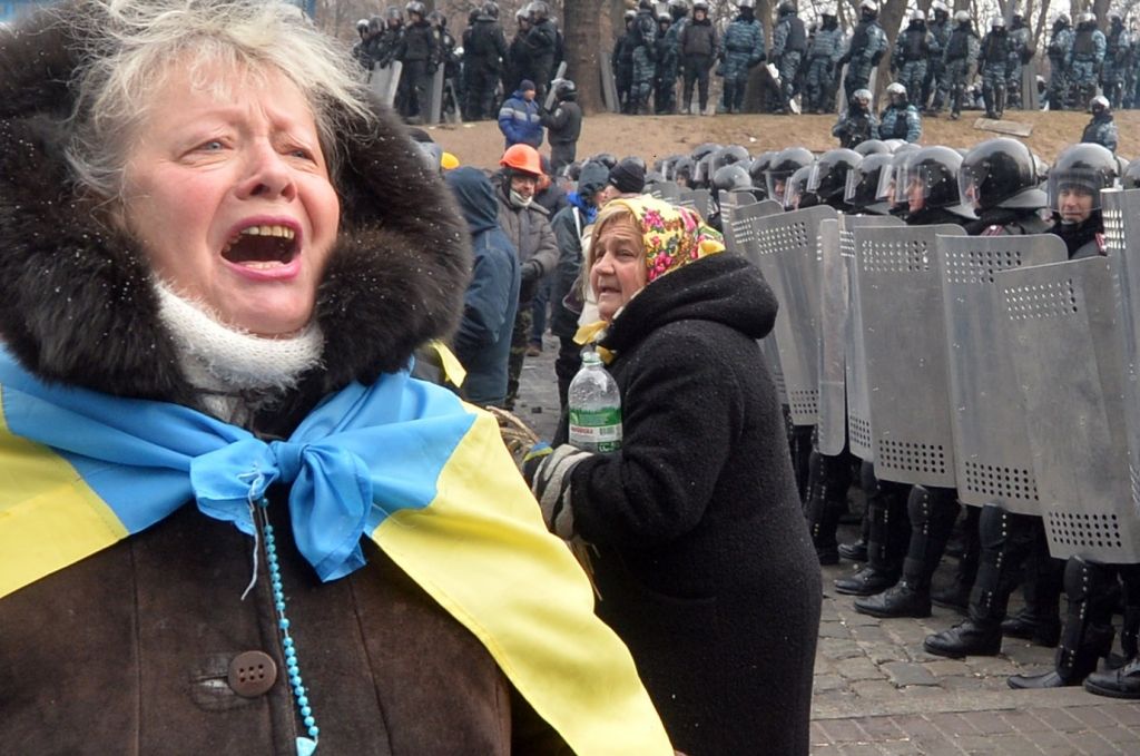 papildināts (14:56) - Kijevā šodien nošauti jau divi protestētāji; Berkut uzbrūk barikādēm