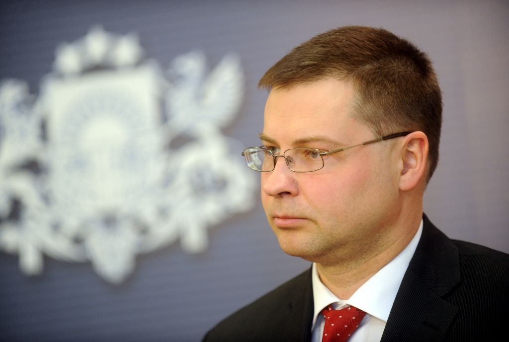 Dombrovski publiski nosauc kā vienu no EK prezidenta amata kandidātiem
