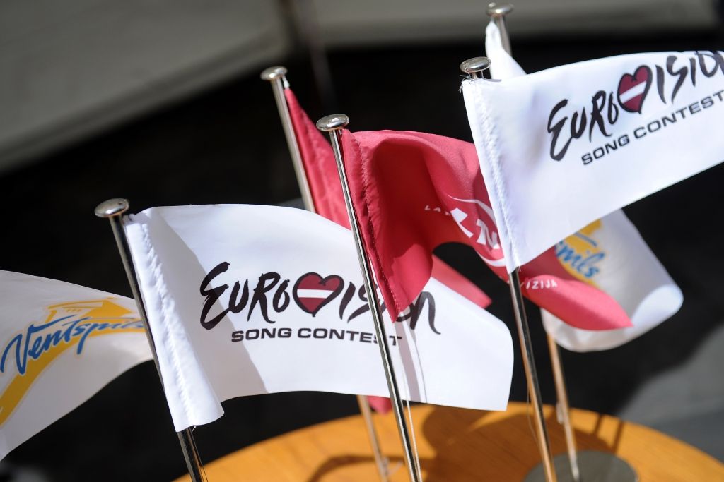 Tviterpērles: Eirovīzija ir kā silikona krūtis - jēga maza, bet neskatīties arī nevar
