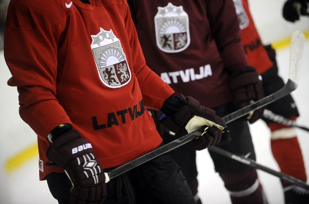 FOTO: Latvijas hokeja izlase gatavojas Sočiem