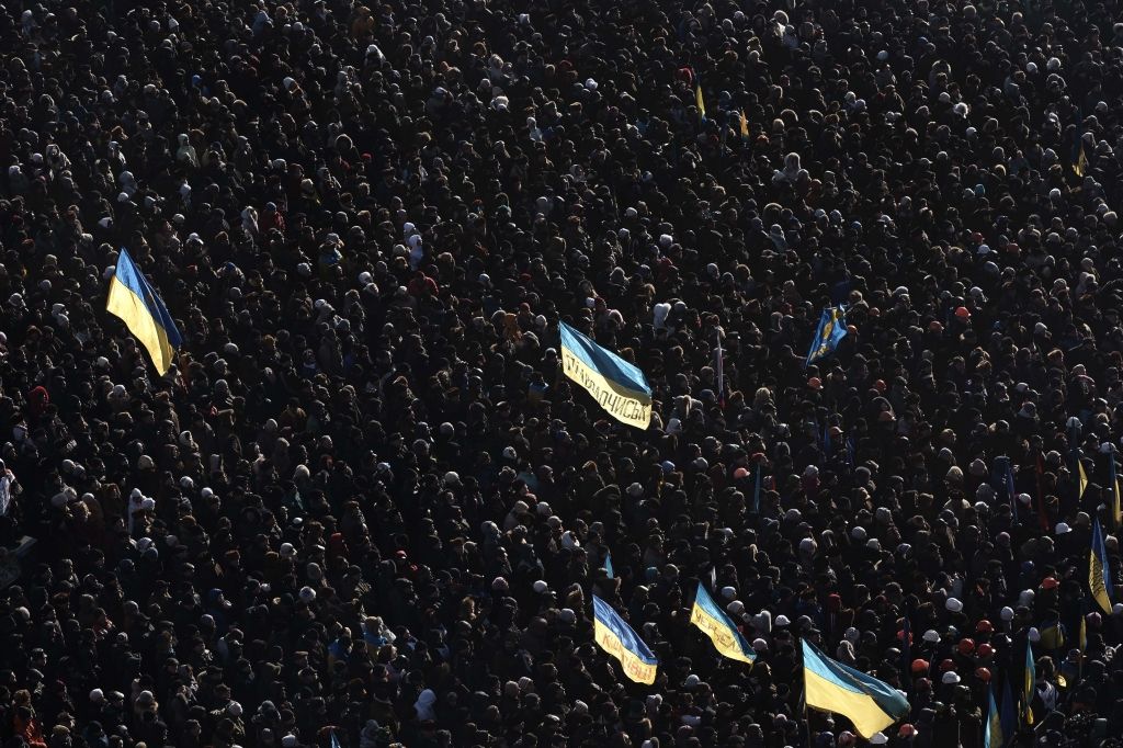 FOTO: Kijevas centrā protestē vairāk nekā 50 000 cilvēku