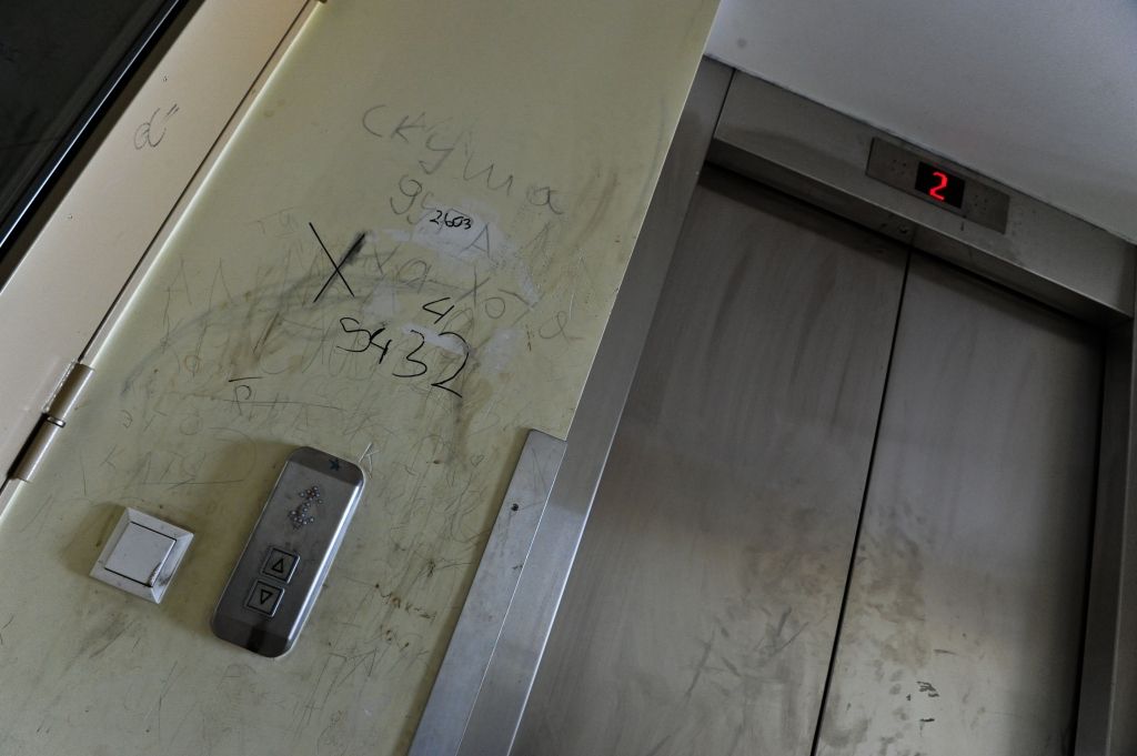 Pirms diviem gadiem atklātās sociālās mājas māc tehniskas un sadzīviskas ķibeles