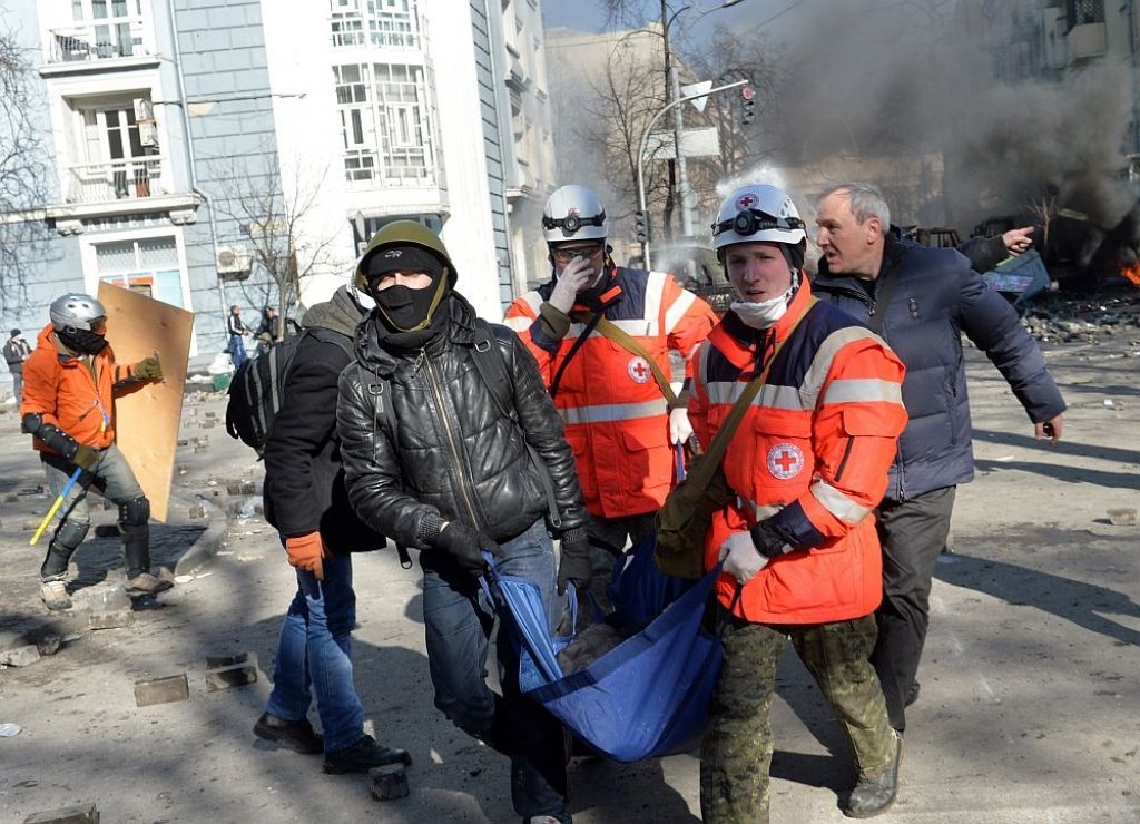 Sadursmēs Ukrainā vairāki nogalinātie; Berkut uzbrūk Neatkarības laukumam