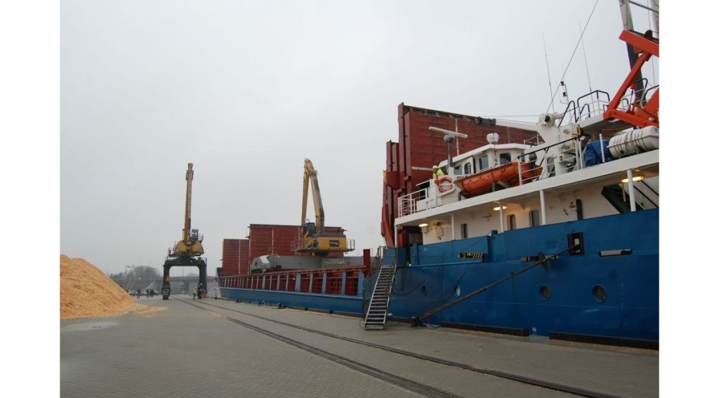 Ventspils brīvostā atklāj 13,4 miljonus eiro vērto sauskravu termināli