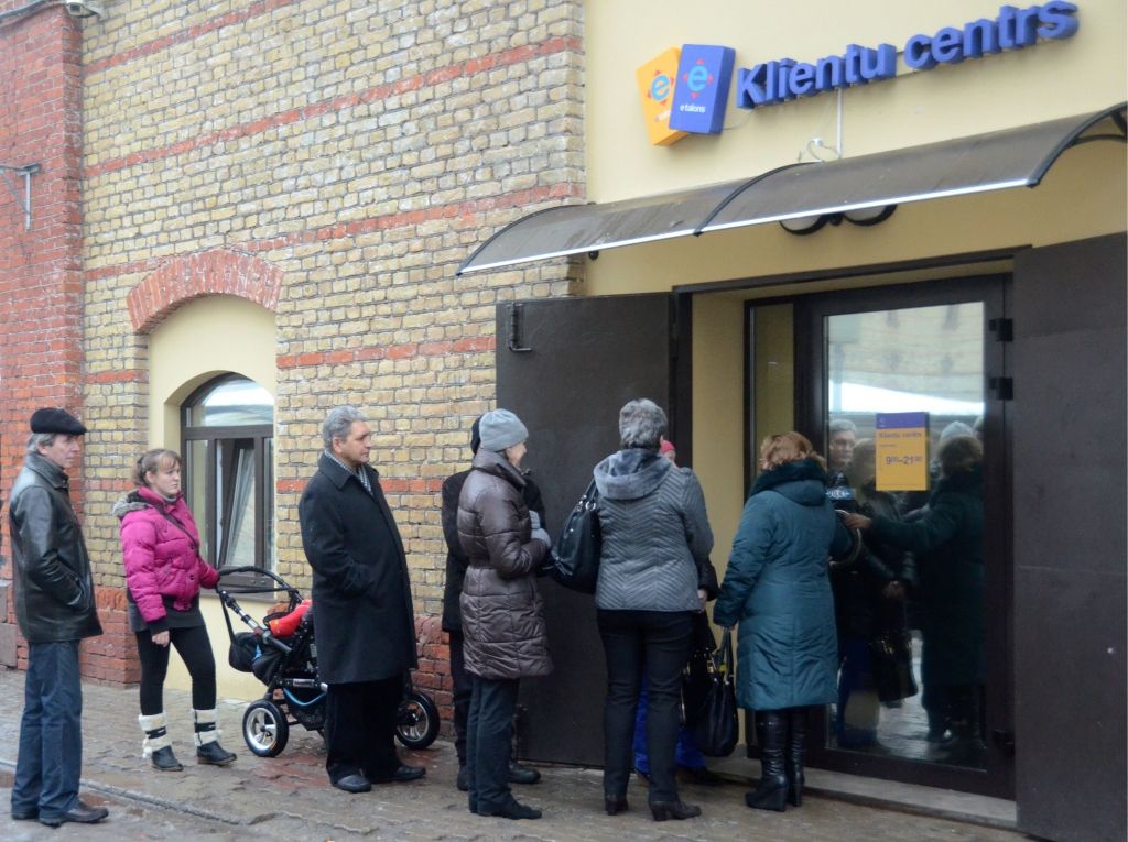 Ušakovs labumus par rīdzinieku kartēm pasludina par savu personisko atbildību