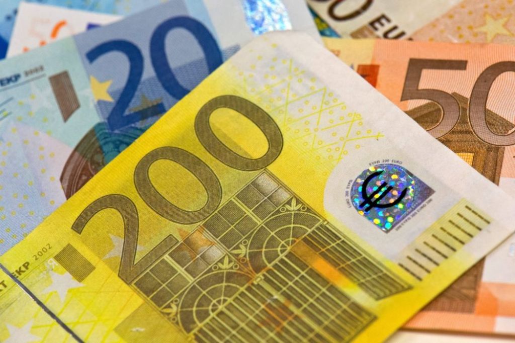 Paaugstina eirozonas ekonomikas izaugsmes prognozi