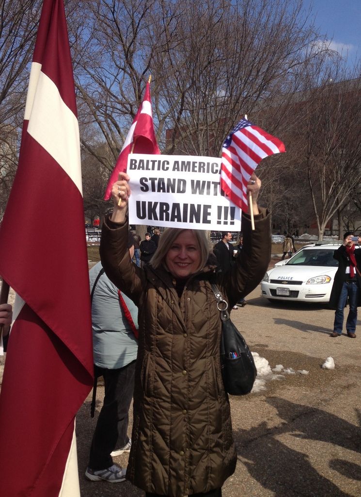 Baltijas valstu pārstāvji pievienojas protestiem Ukrainas atbaltam pie Baltā nama