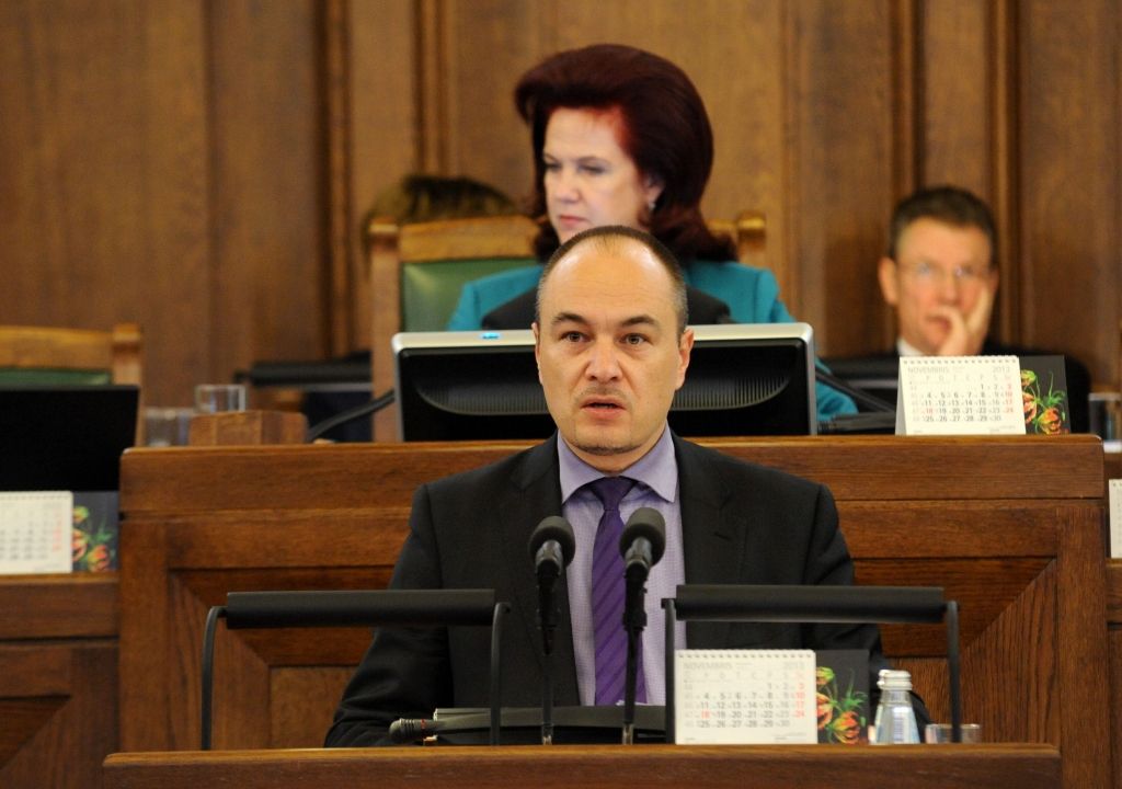 Vai lēmējvara spēj pieņemt lēmumus, kas būtu neizdevīgi banku sektoram?