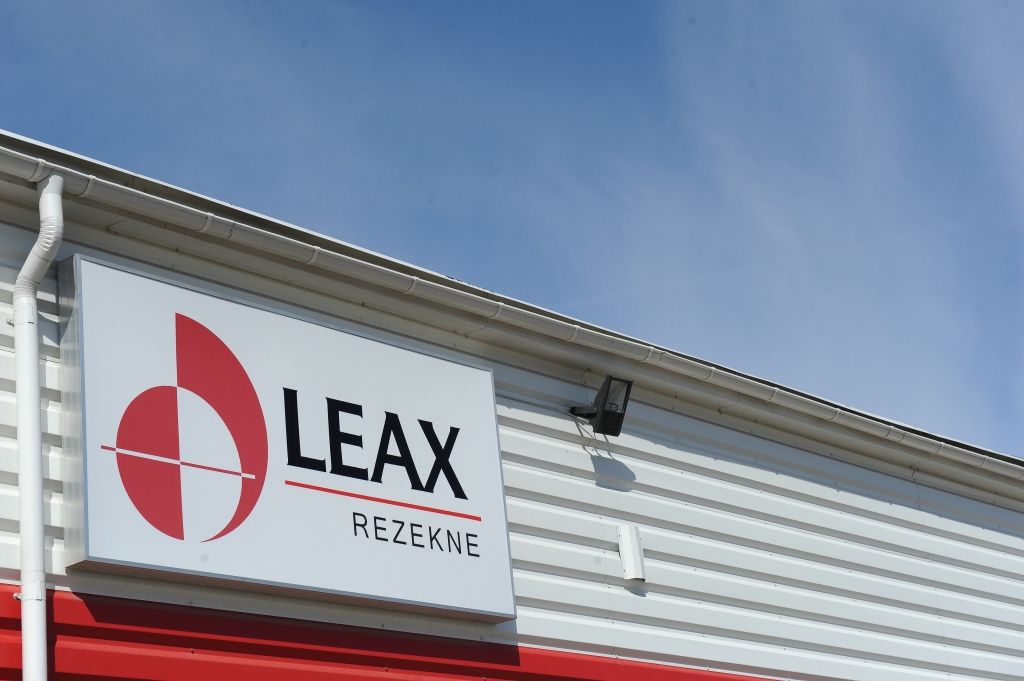 Ieguldot 1,4 miljonus, Leax Rēzeknē sāk rūdīt metāla izstrādājumus