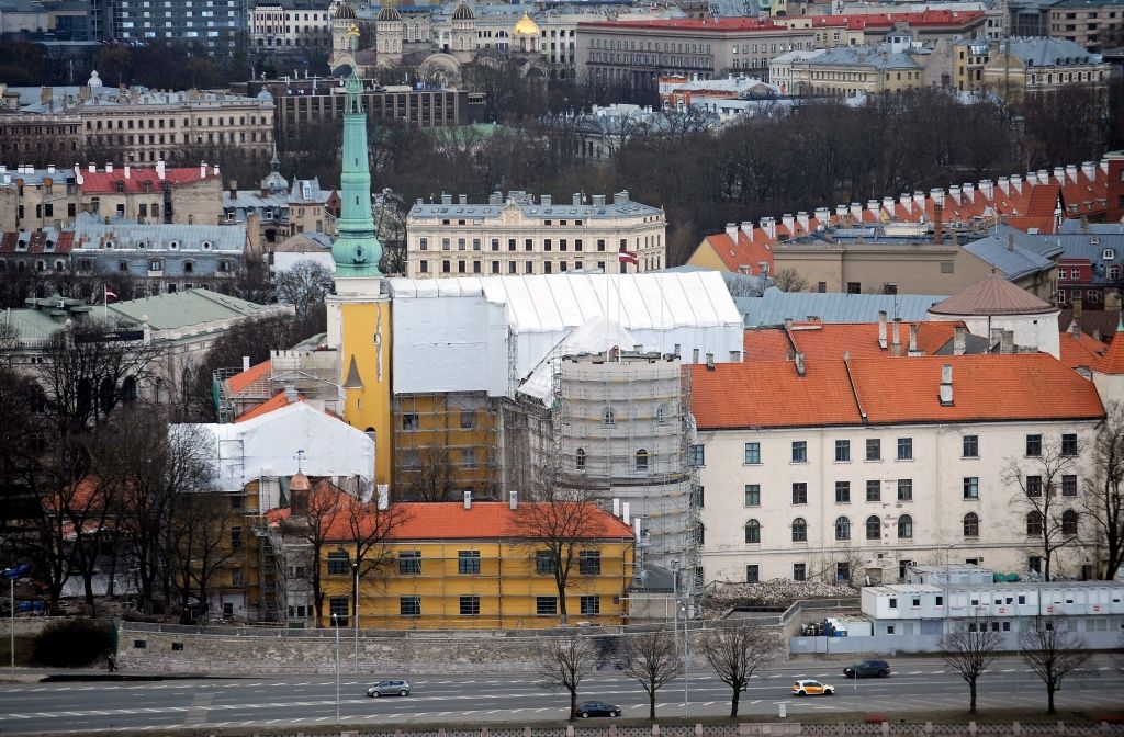 Gadu pēc Rīgas pils ugunsgrēka prokuratūra ceļ apsūdzības trim personām