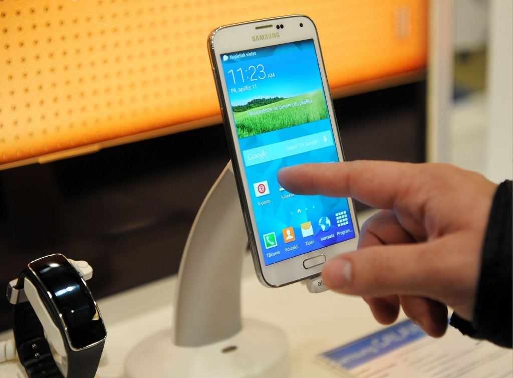 Nākamgad gaidāmi Samsung salokāmie viedtālruņu ekrāni