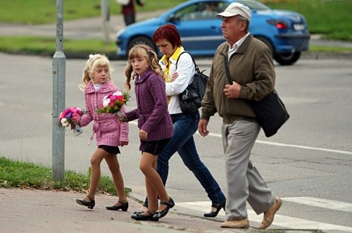 Pie skolām noteiks satiksmes ierobežojumus; zināmi svinīgo pasākumu laiki