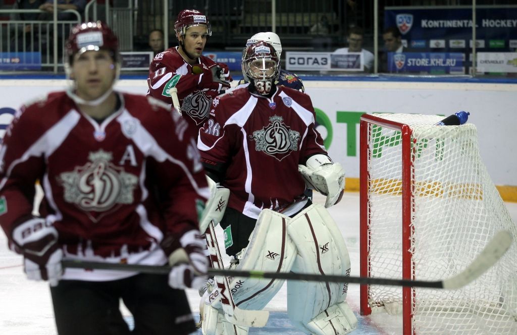 Rīgas Dinamo pēc pirmās trešdaļas iedzinēju lomā pret Lada