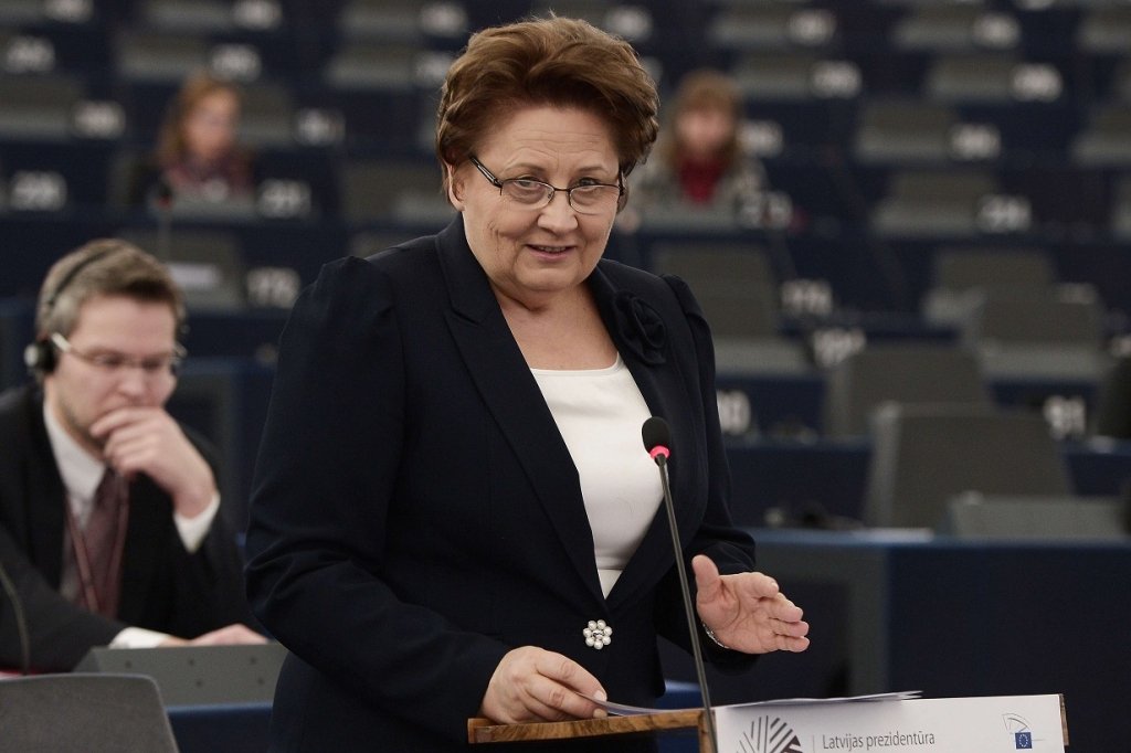 Straujuma cer, ka ministri "neizdegs" ES prezidentūras pienākumu dēļ
