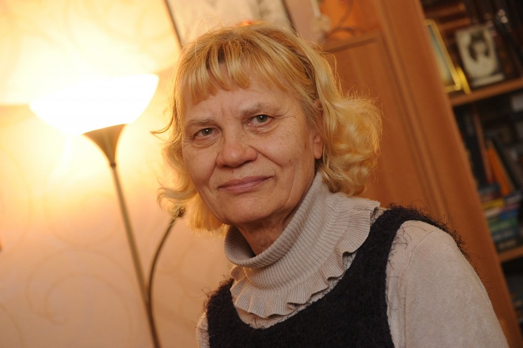 Dzintra Elga Irbīte Jonišķos tulko latviešus