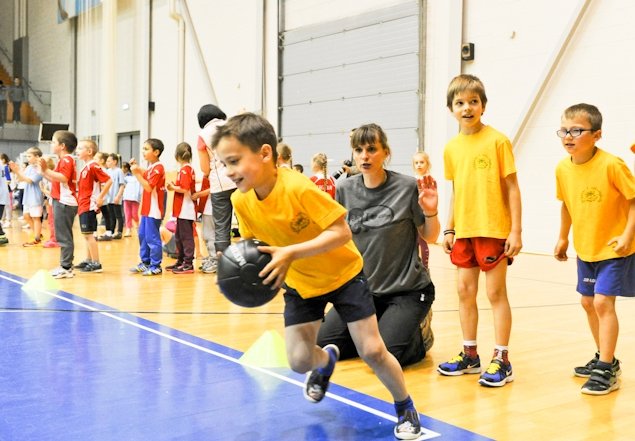 «Mazajās stafetēs» uzvar 3. sākumskola un 4. vidusskola (FOTO)