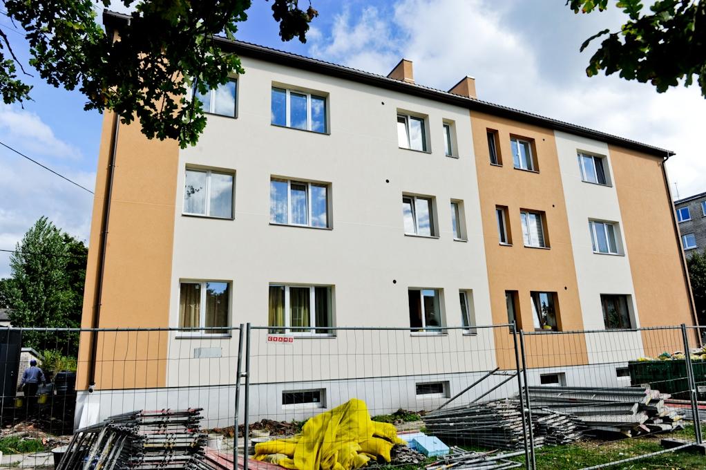 No kūniņas izšķīlusies renovētā māja Svētes ielā