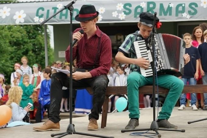 Sarmas ielas svētki «Melodijas varavīksnes krāsās»