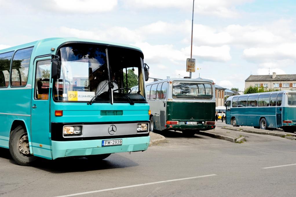 No 1. novembra pilsētas autobusos varēs norēķināties ar bankas karti