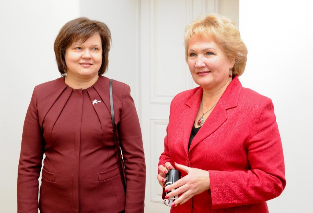 Jelgavas Valsts ģimnāzija, LLU un Dome paraksta savstarpējās sadarbības līgumu (FOTO)