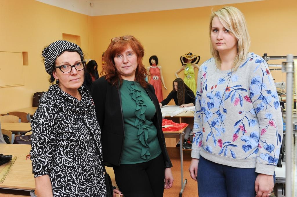 Dažu soļu attālumā no apšaudes Parīzē – arī Jelgavas Amatu vidusskolas pasniedzējas un audzēknes