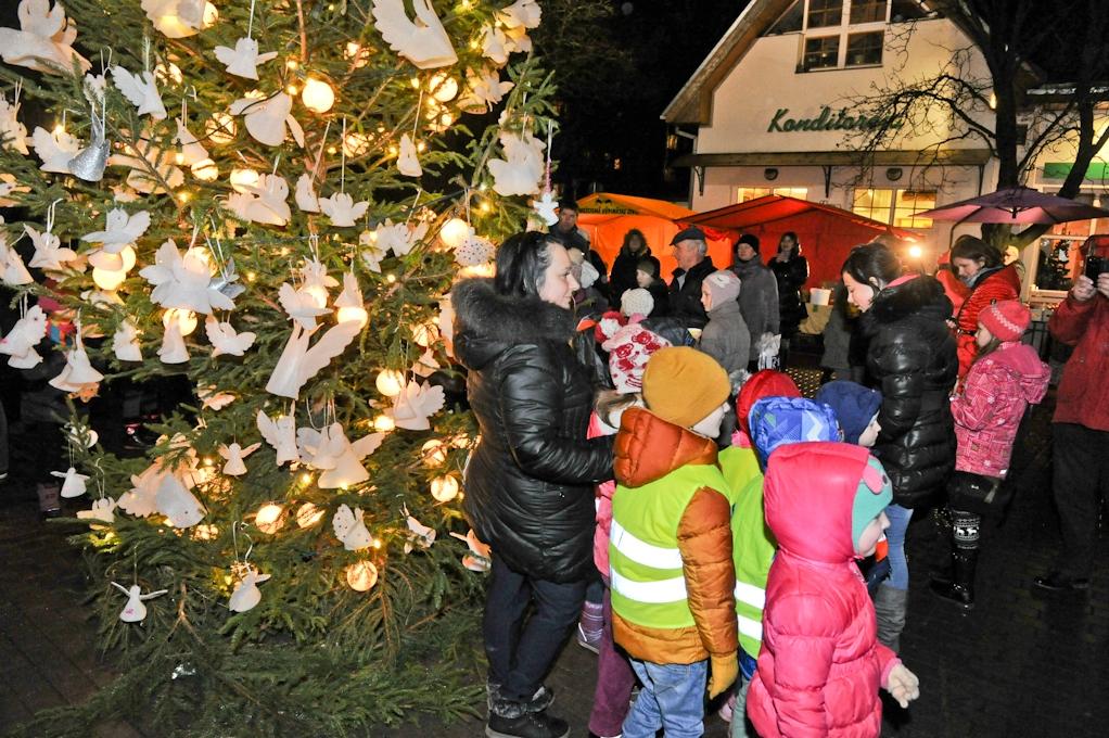 Eņģeļi nolaižas pār Jelgavu (FOTO)