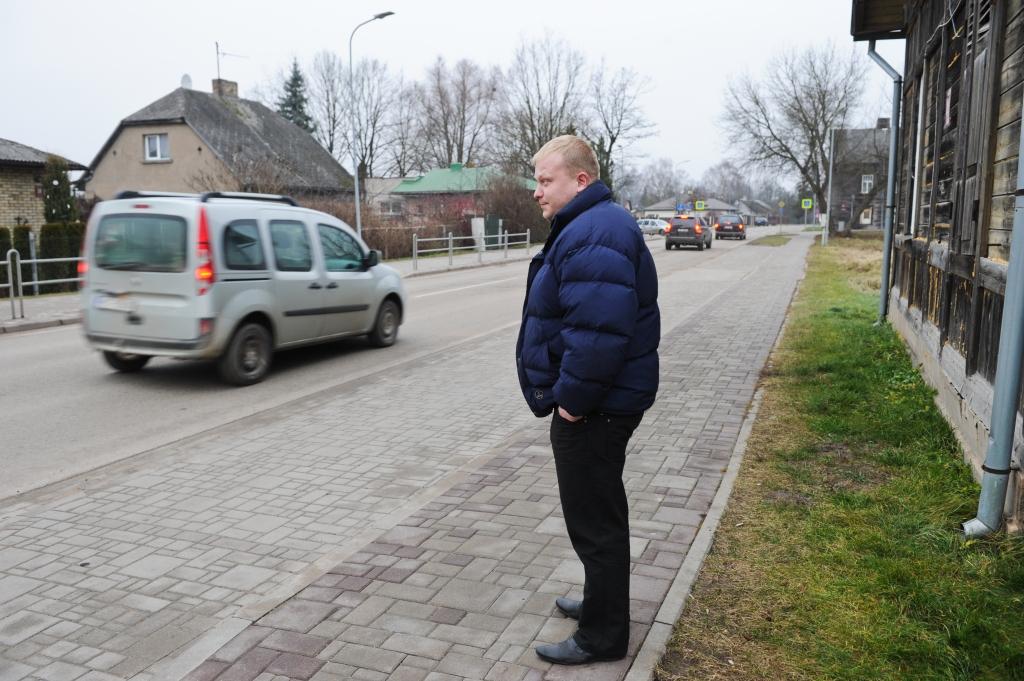 Tērvetes ielas iedzīvotāji sūdzas par dzīvo satiksmi