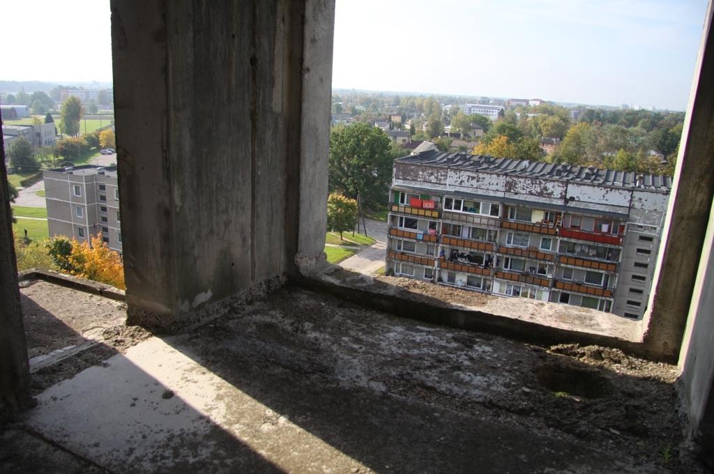 Saimniekam liek aizmūrēt Pumpura ielas graustu