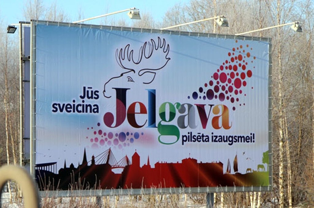 Jelgava uz galvenajiem ceļiem ikvienu sagaida ar krāsainu sveicienu