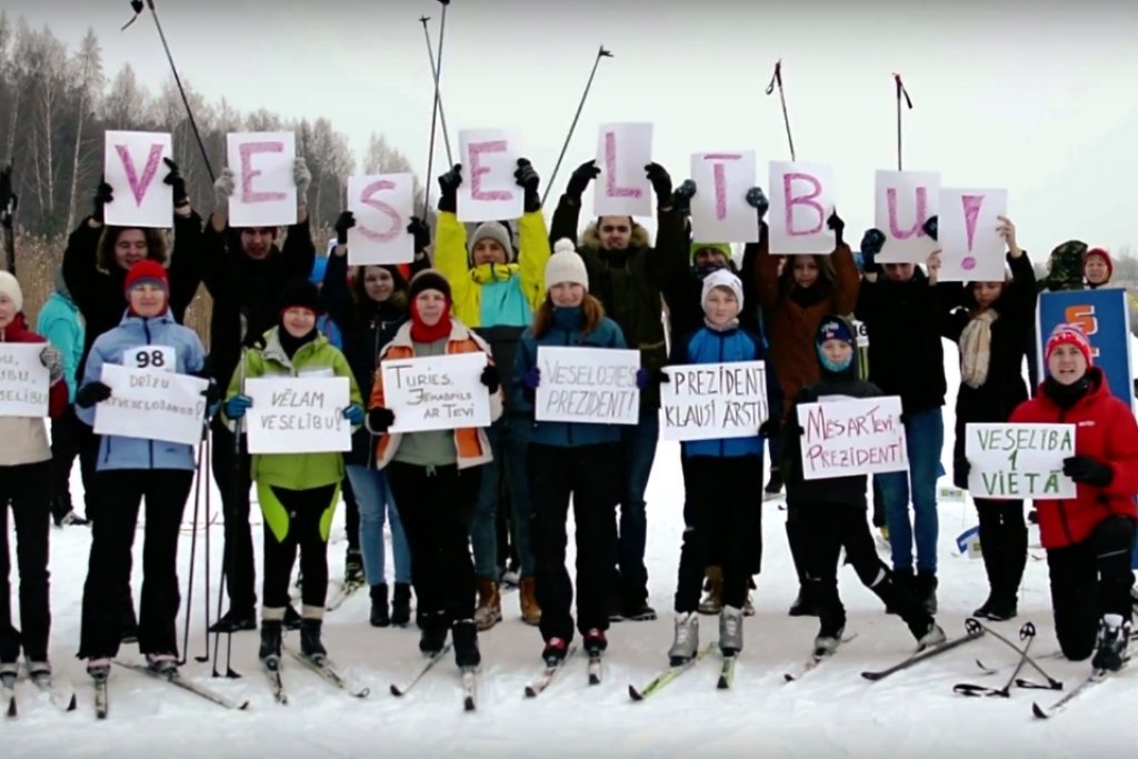 VIDEO: Jēkabpilieši ar sirsnīgu sveicienu vēl Vējonim stipru veselību