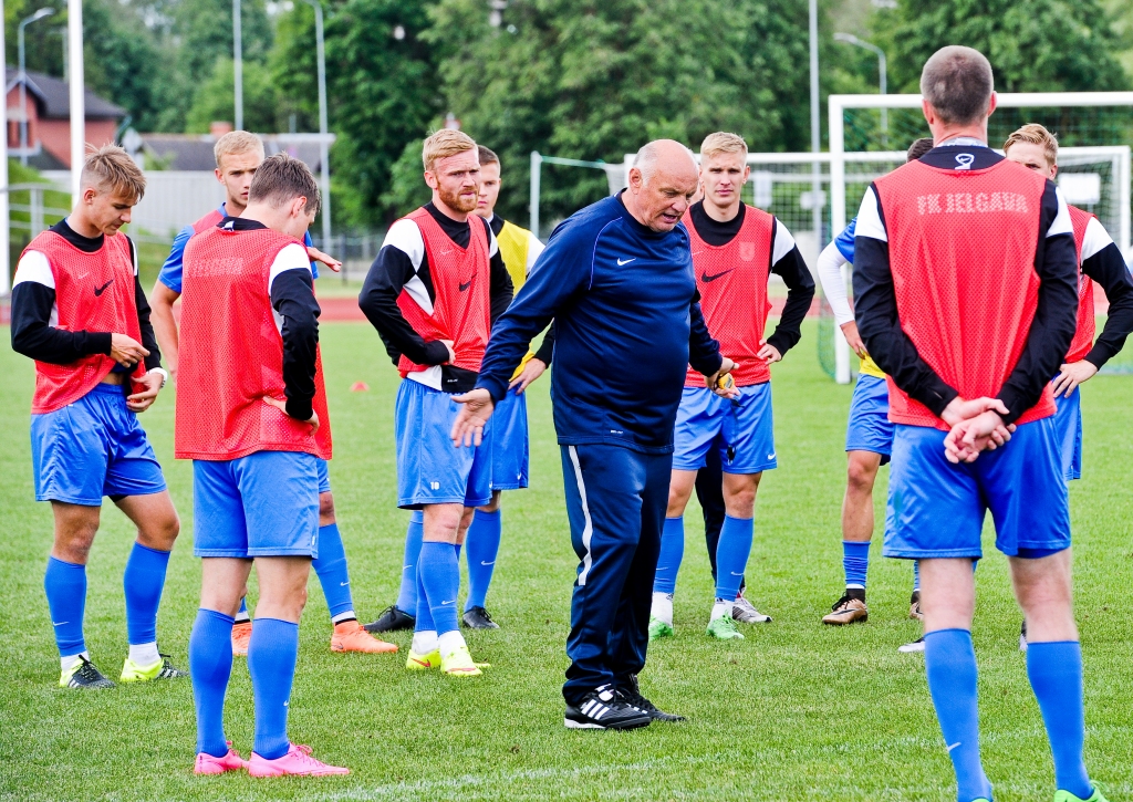 Futbolisti labā noskaņojumā