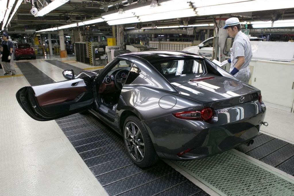 Papildināts - Uzsāk Mazda MX-5 RF ražošanu; Latvijā prognozē mazu pieprasījumu