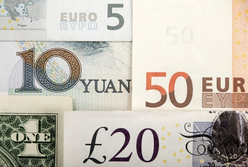 Bankas brīdina klientus par svārstīgiem valūtu tirgiem pēc vēlēšanām