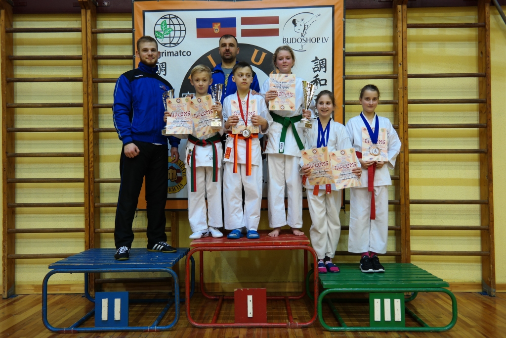 Klubs «Vitus» sarīko karatē čempionātu bērniem Ozolniekos