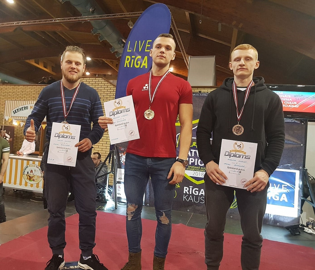 “Latvijas spēka olimpiādē” medaļas arī mūspuses stipriniekiem (FOTO)