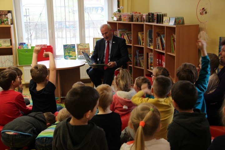 Izzinās bibliotēkas noslēpumus