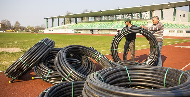ZOC stadionā būvē modernu laistīšanas sistēmu