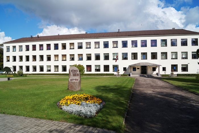 Bēnes vidusskolu tuvāko gadu laikā reorganizēs par pamatskolu