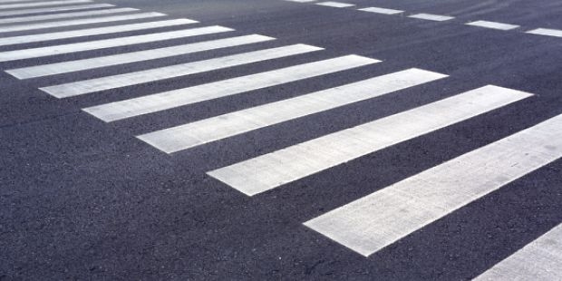 Jelgavā sākta ielu horizontālā apzīmējuma atjaunošana