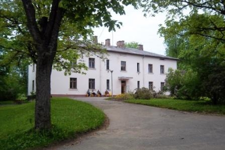 Konstatējot būtiskus trūkumus sociālās aprūpes centra "Zemgale" filiālē, atstādina divus darbiniekus