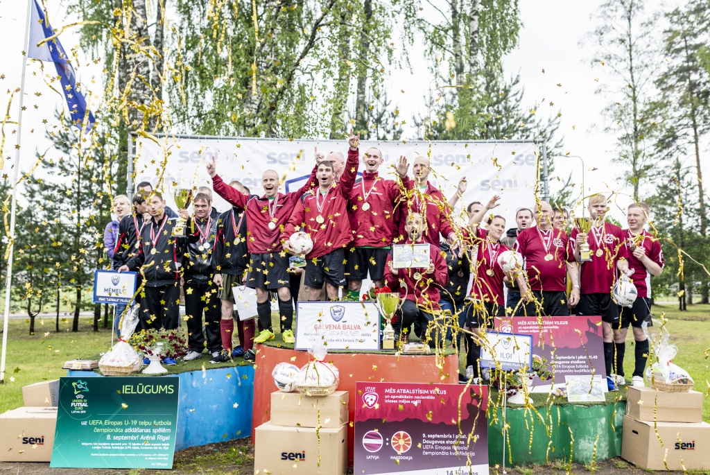 “Seni Cup 2019” čempiona titulu sīvā cīņā izcīna Ziedkalnes komanda