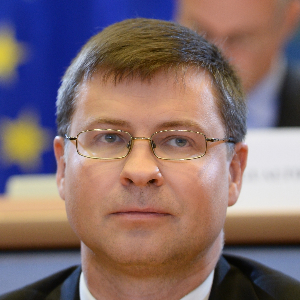 Koalīcija vienojas eirokomisāra amatam virzīt Dombrovski