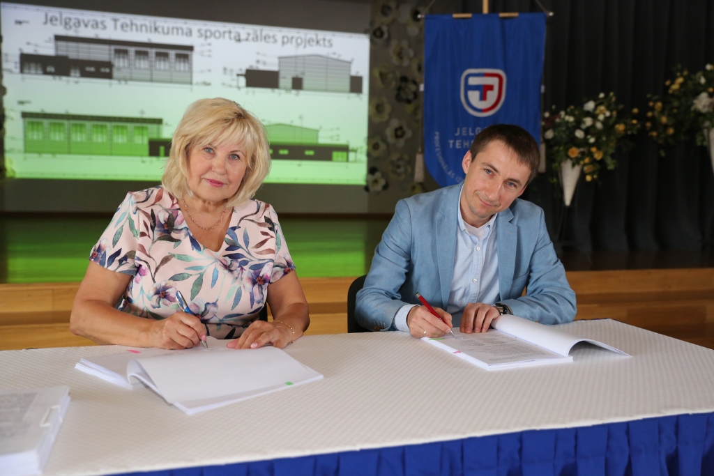 Paraksta līgumu par sporta zāles būvniecību Jelgavas tehnikumā