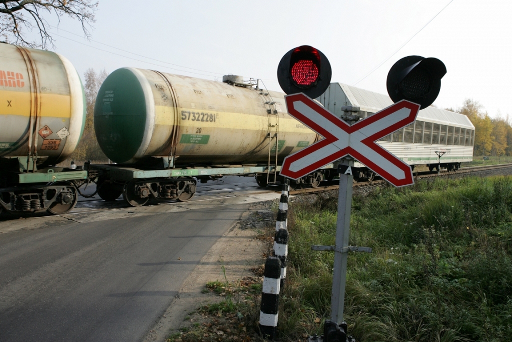 Otrdien Jelgavas novadā pie Viesturiem būs slēgta satiksme uz dzelzceļa pārbrauktuves