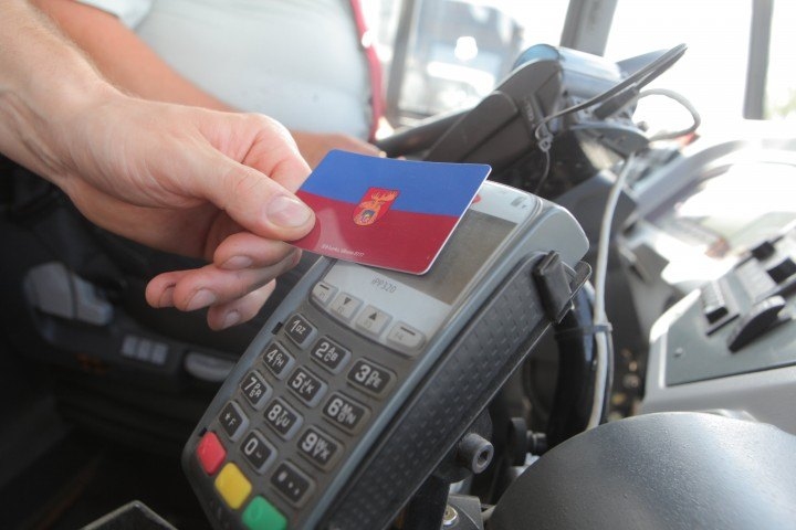 "PNB bankas" darbības pārtraukšanas dēļ Jelgavā traucēta iedzīvotāju kartes un skolēna apliecības darbība