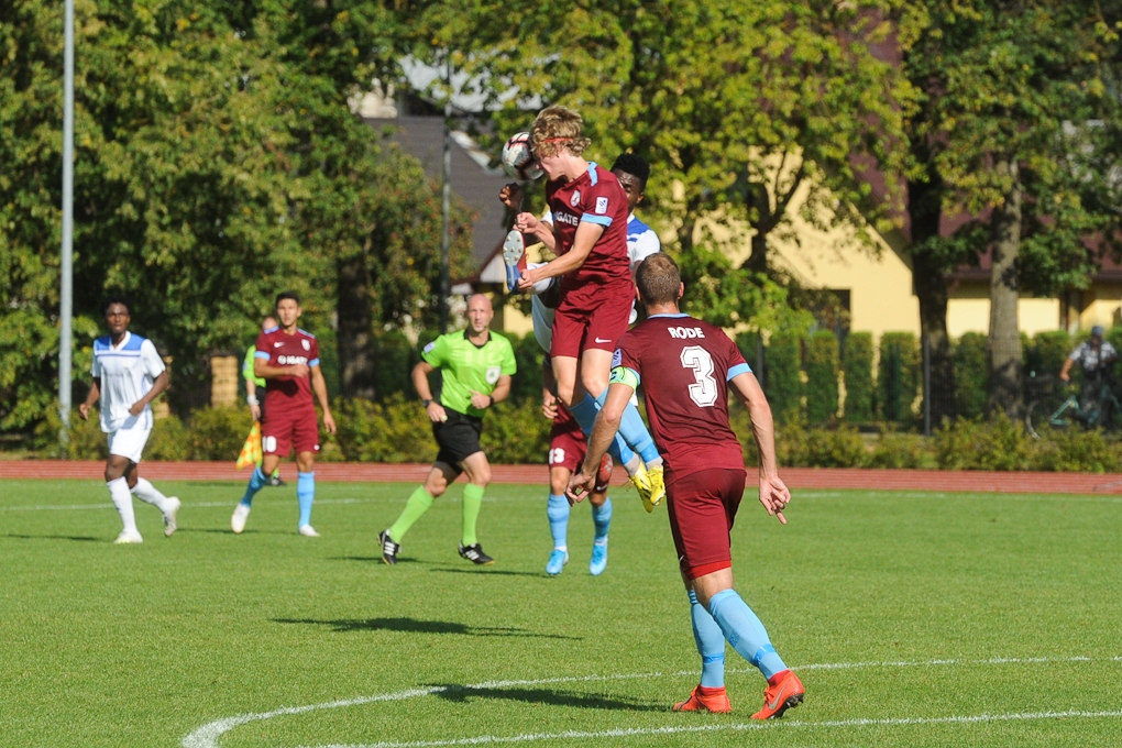 Turnīra tabulas kaimiņiem "Jelgavai" un "Daugavpilij" rezultatīvs neizšķirts futbola virslīgas spēlē (FOTO)