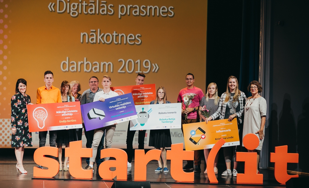 Apbalvoti labākie nākotnes digitālo profesiju projektu autori; viņu vidū arī jelgavnieki
