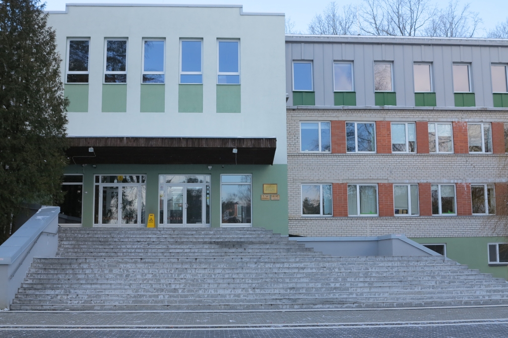 Ozolnieku vidusskola ceļ kvalitātes latiņu